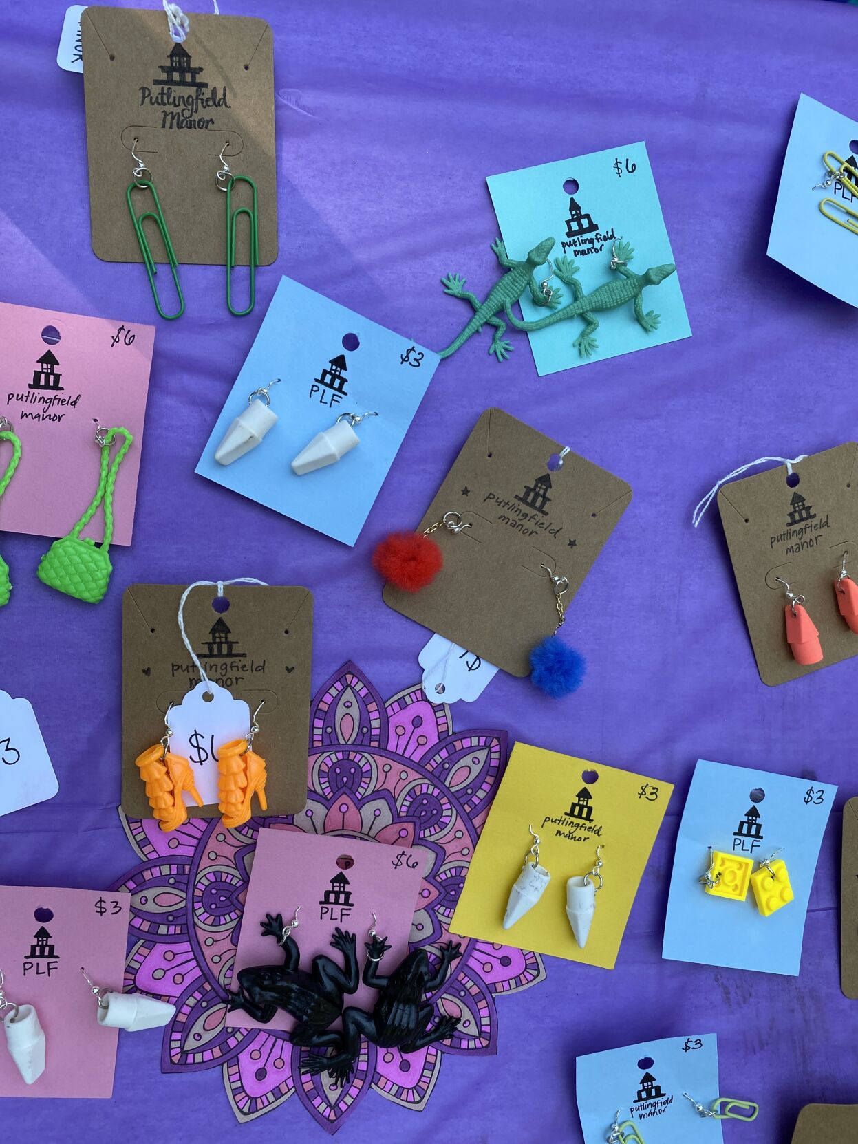 Putlingfield Manor's Earrings